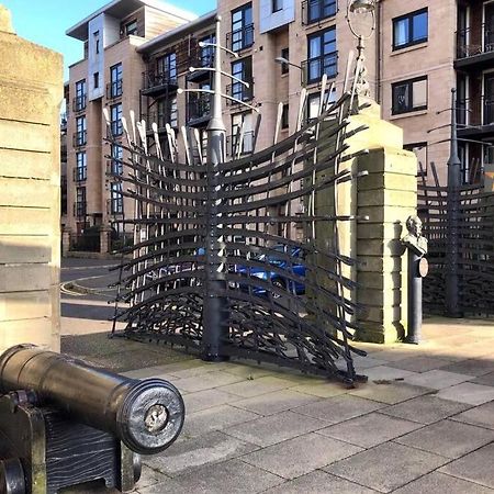 Waterfront Living In Leith With Free Parking! Apartment Единбург Екстериор снимка